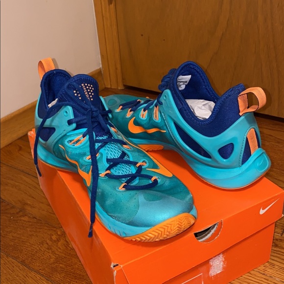 Nike’s (NEED GONE ASAP)(PLEASE READ DESCRIPTION) - Picture 15 of 16